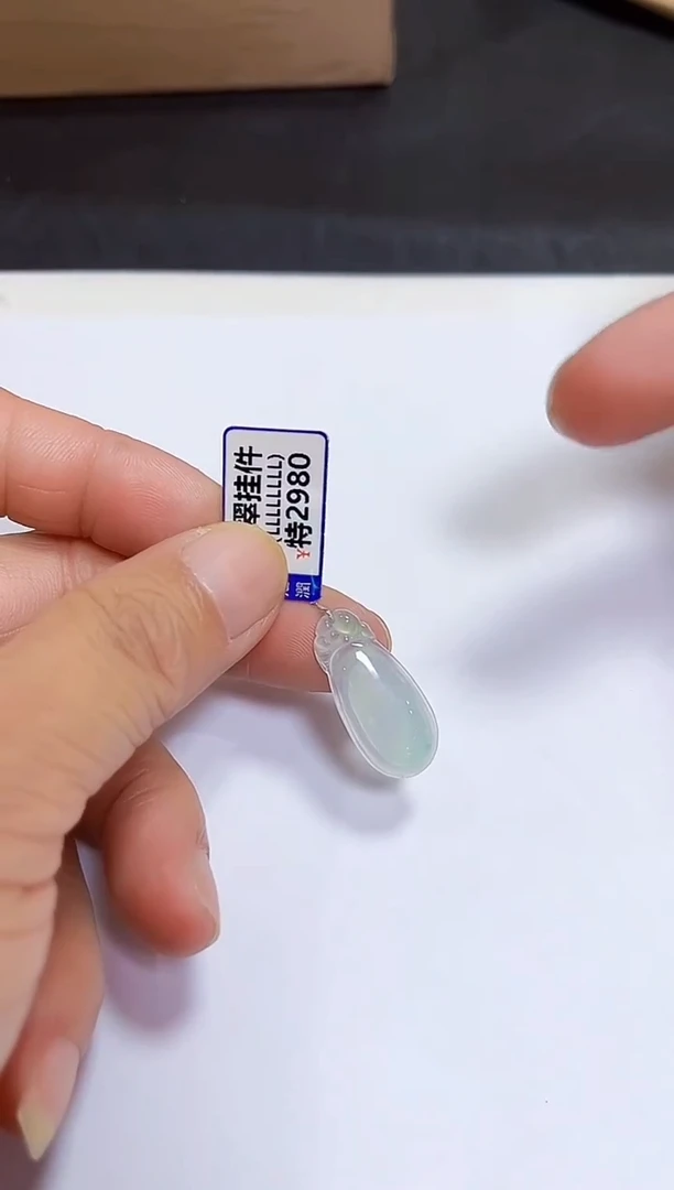 颈饰未镶嵌翡翠挂件