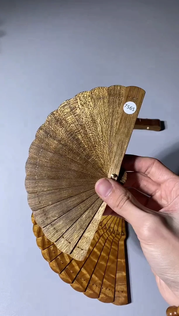 【闪购商品】金丝楠木雕756号10cm金丝楠木小叶桢楠掌中扇