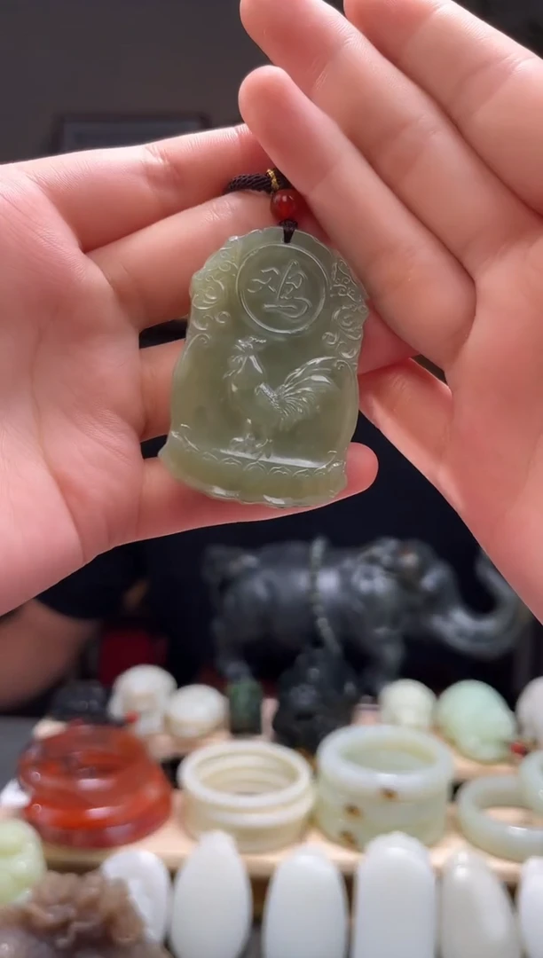 颈饰未镶嵌和田玉吊坠