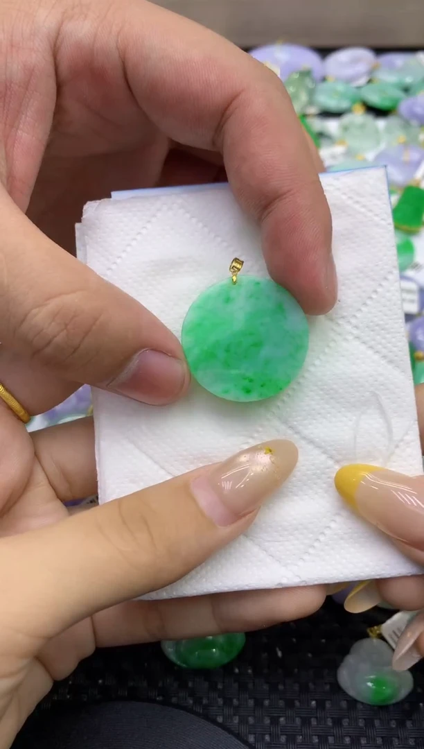 颈饰18K金镶嵌翡翠天然缅甸翡翠A货