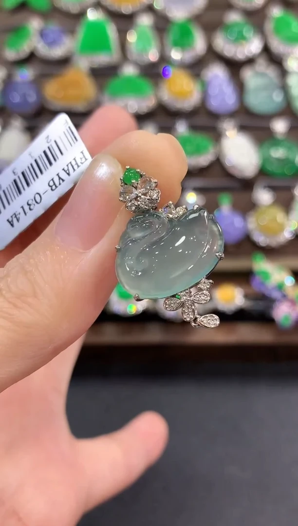 吊坠(不含链)18K金镶嵌翡翠冬日珠宝Q2