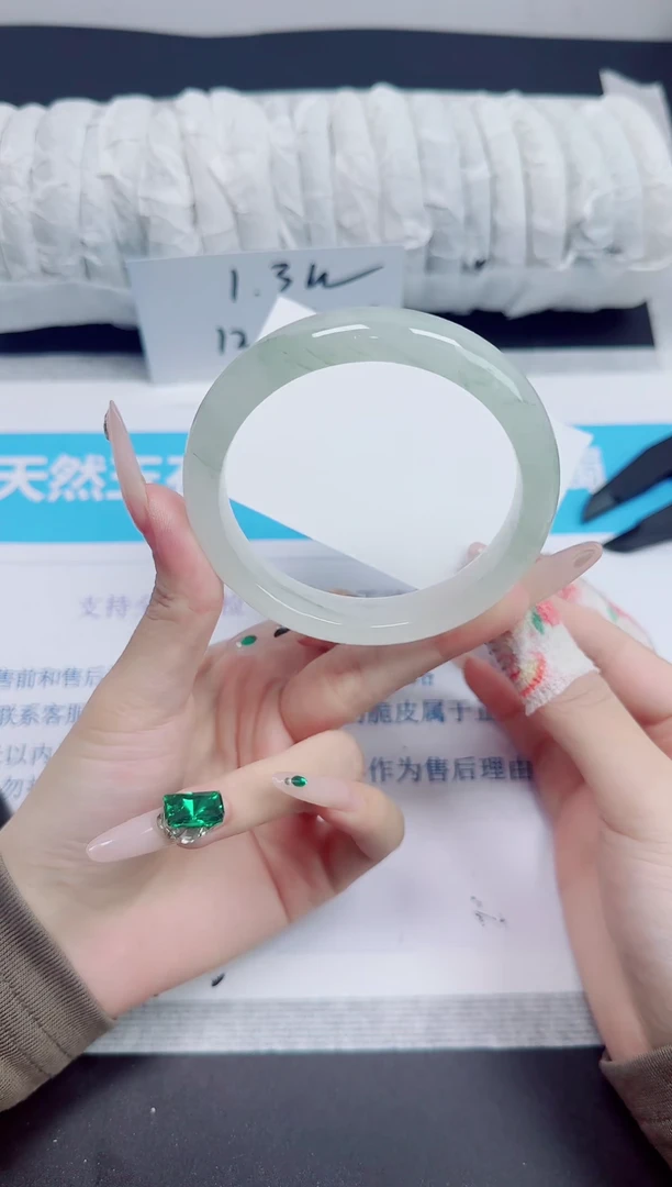 石英质玉手镯未镶嵌180/60