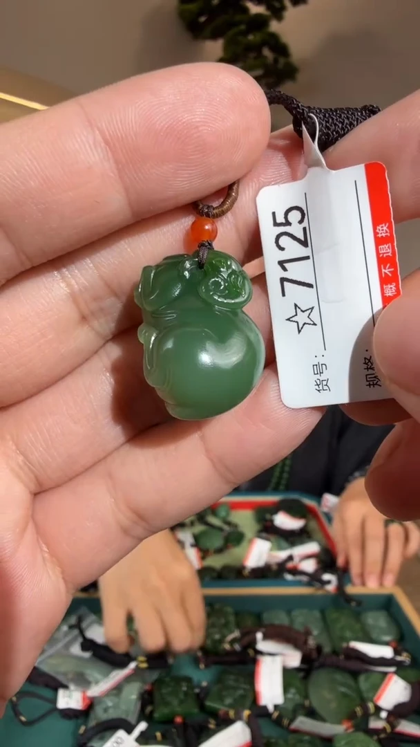 颈饰未镶嵌和田玉1