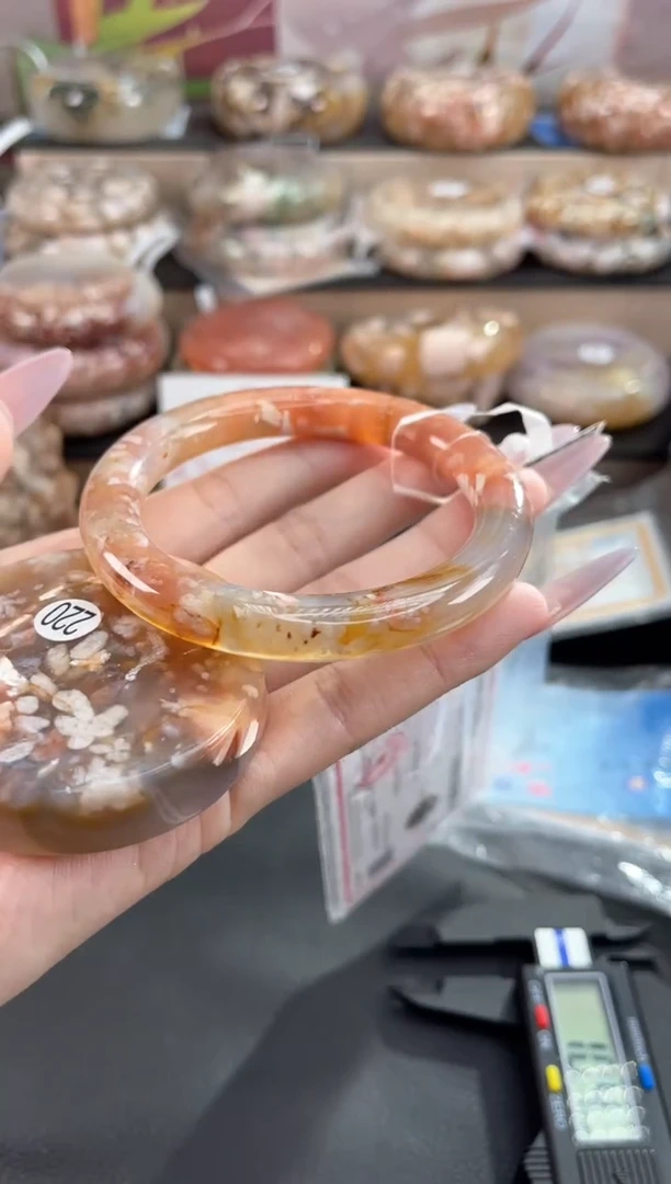 未镶嵌手镯石英质玉58