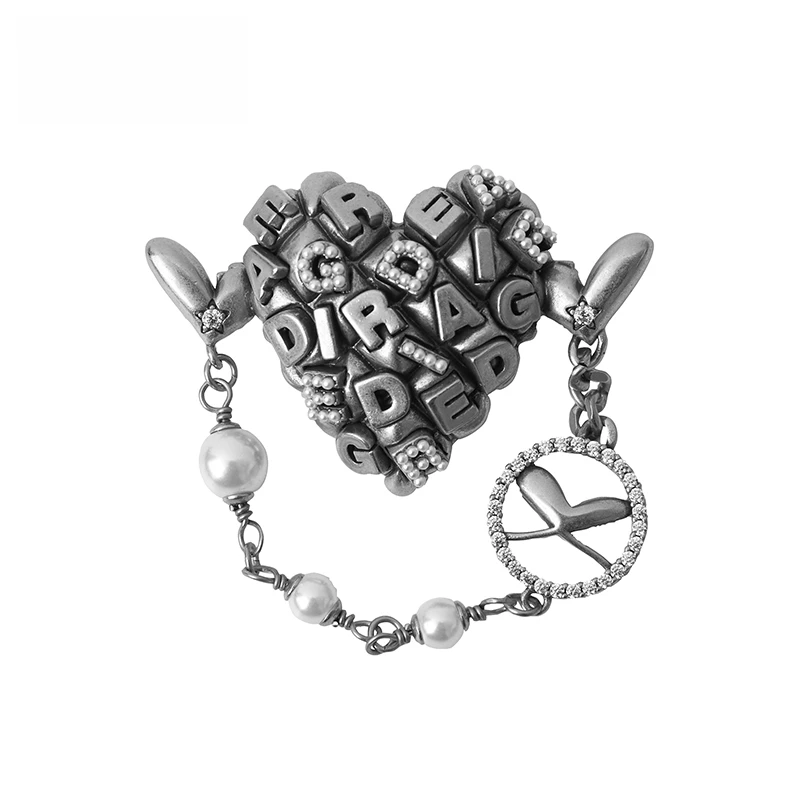 铜锆石胸针 哥弟新款质感百搭精致字母桃心胸针服装配饰190029