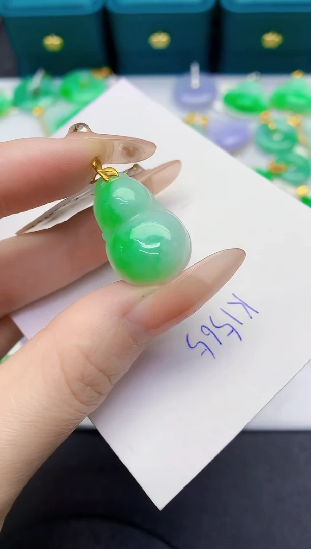 颈饰18K金镶嵌翡翠缅甸天然翡翠A货