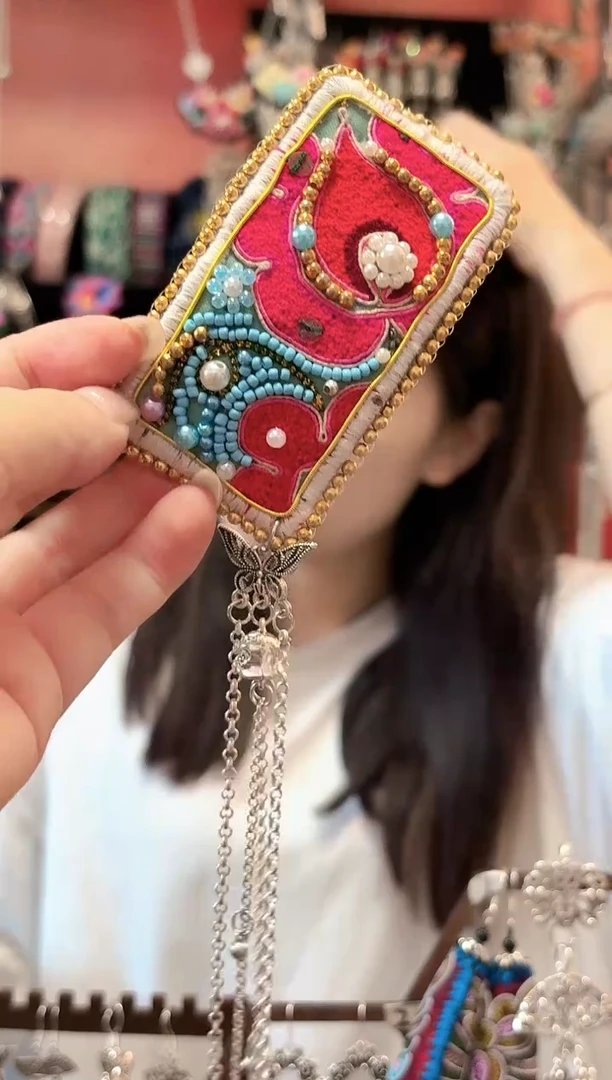 织绣云织谣民族风精美饰品   440