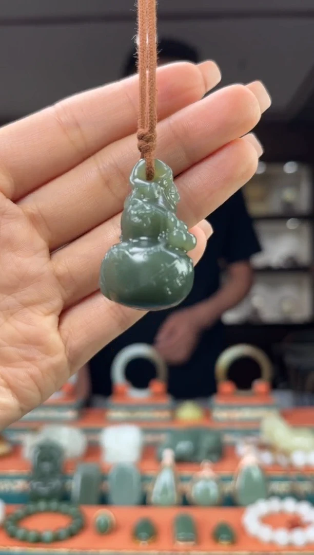 和田玉未镶嵌颈饰佩佩