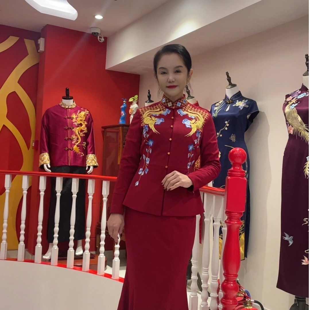 周氏金扣子枣红双凤显瘦显白刺绣套装