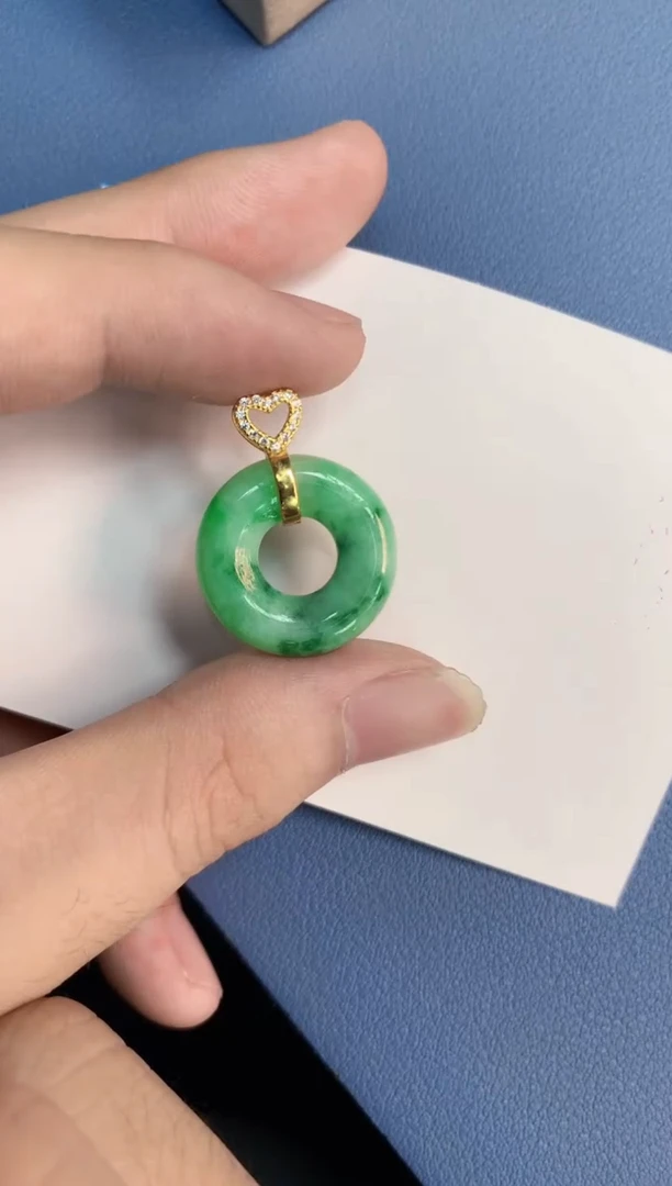 翡翠未镶嵌颈饰            1