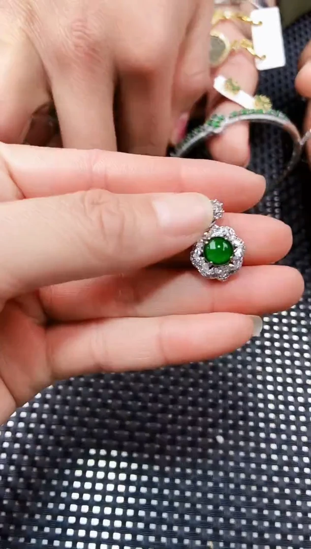 【闪购商品】翡翠吊坠(不含链)未镶嵌111111111