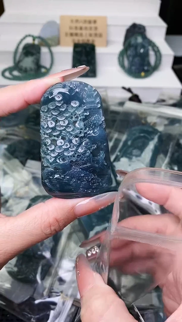 颈饰未镶嵌翡翠