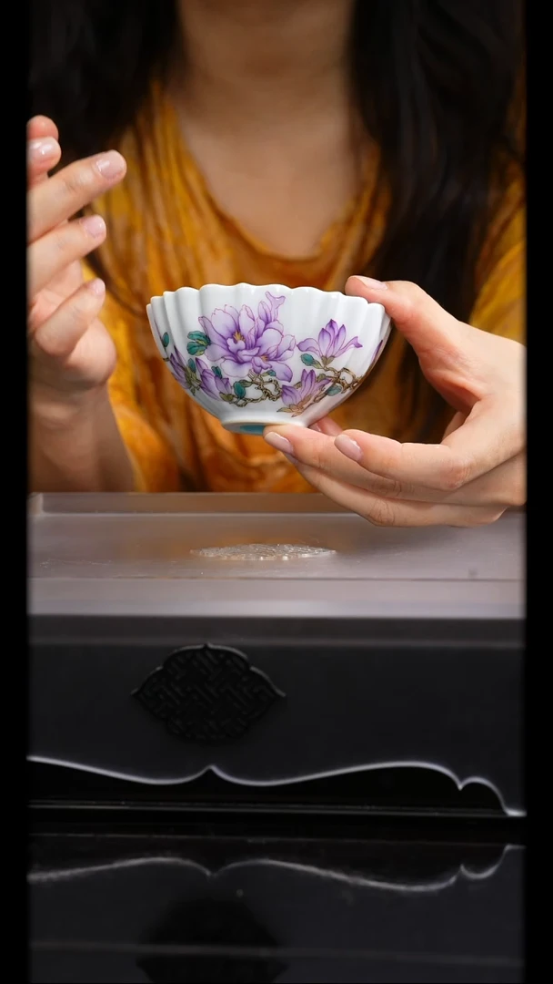 溢珍堂丨 珍珠白釉紫玉兰葵口杯