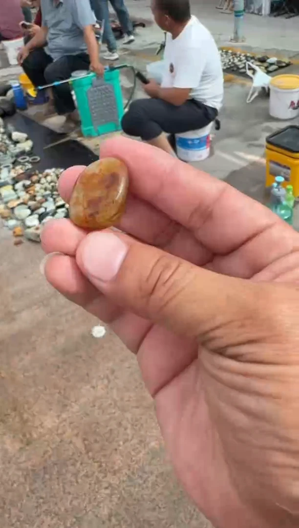 未镶嵌和田玉（糖玉）挂件和田玉