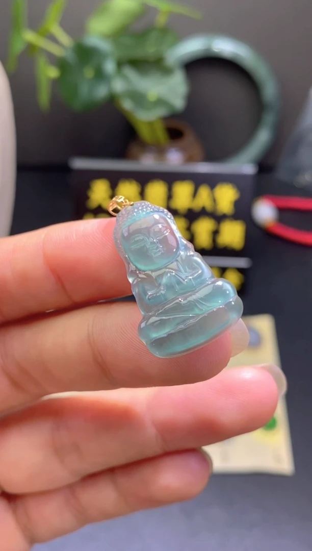 翡翠18K金镶嵌颈饰吊坠