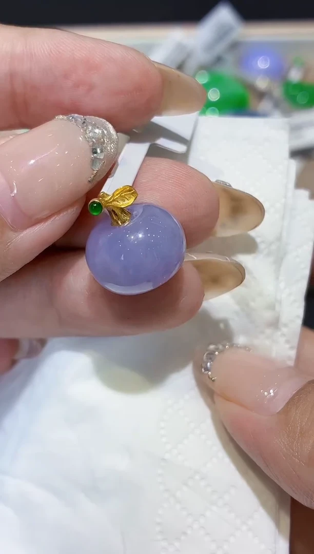 颈饰18K金镶嵌翡翠天然A货翡翠