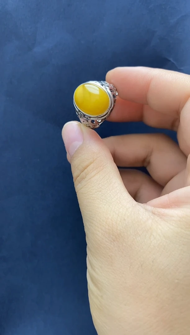 裸石琥珀未镶嵌戒指