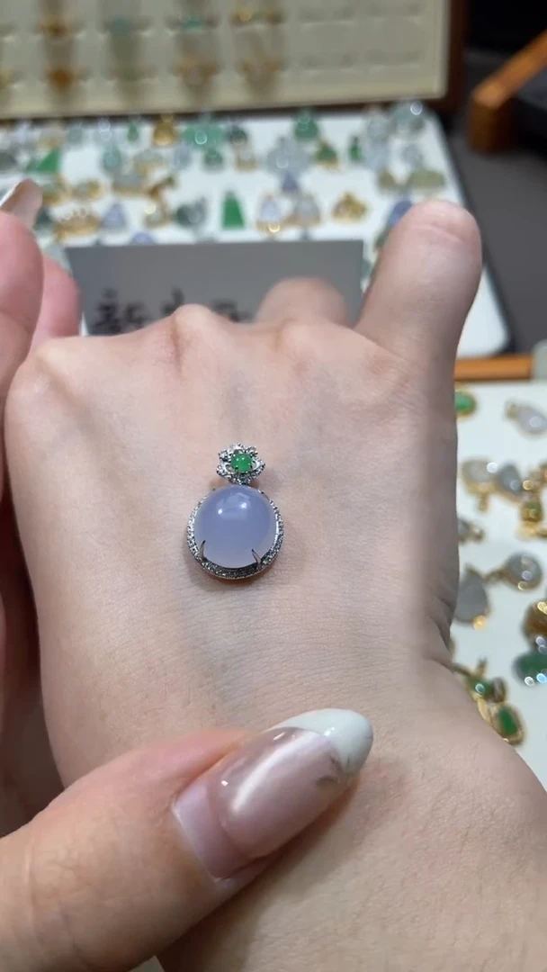 颈饰18K金镶嵌翡翠艾*11111