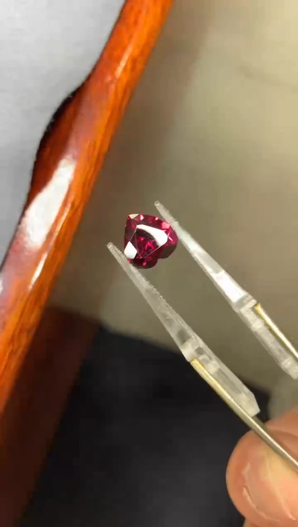 未镶嵌裸石石榴石4ct 5