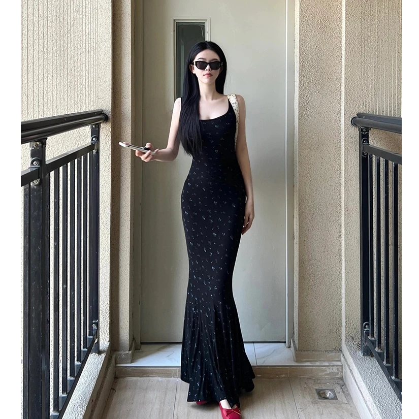 【现货】法式黑色碎花吊带连衣裙子女装气质修身显瘦包臀鱼尾长裙潮
