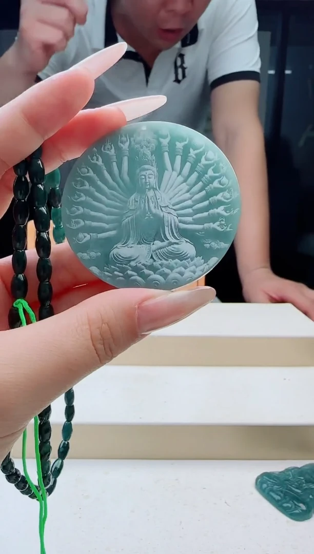 颈饰未镶嵌翡翠多样性发其中一