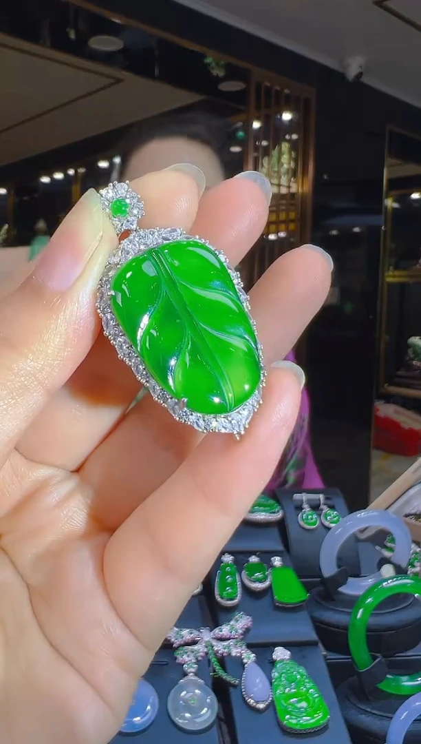 翡翠银S925镶嵌吊坠(赠链)005（多样性发其一）