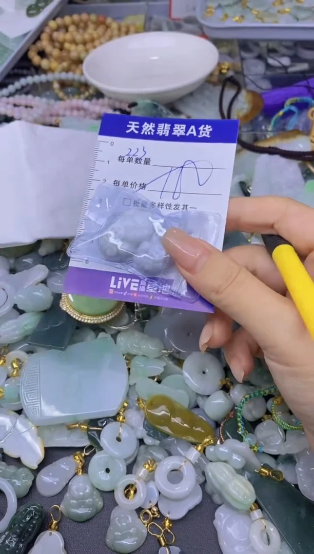 翡翠未镶嵌颈饰天然翡翠A货批量多样性发一件