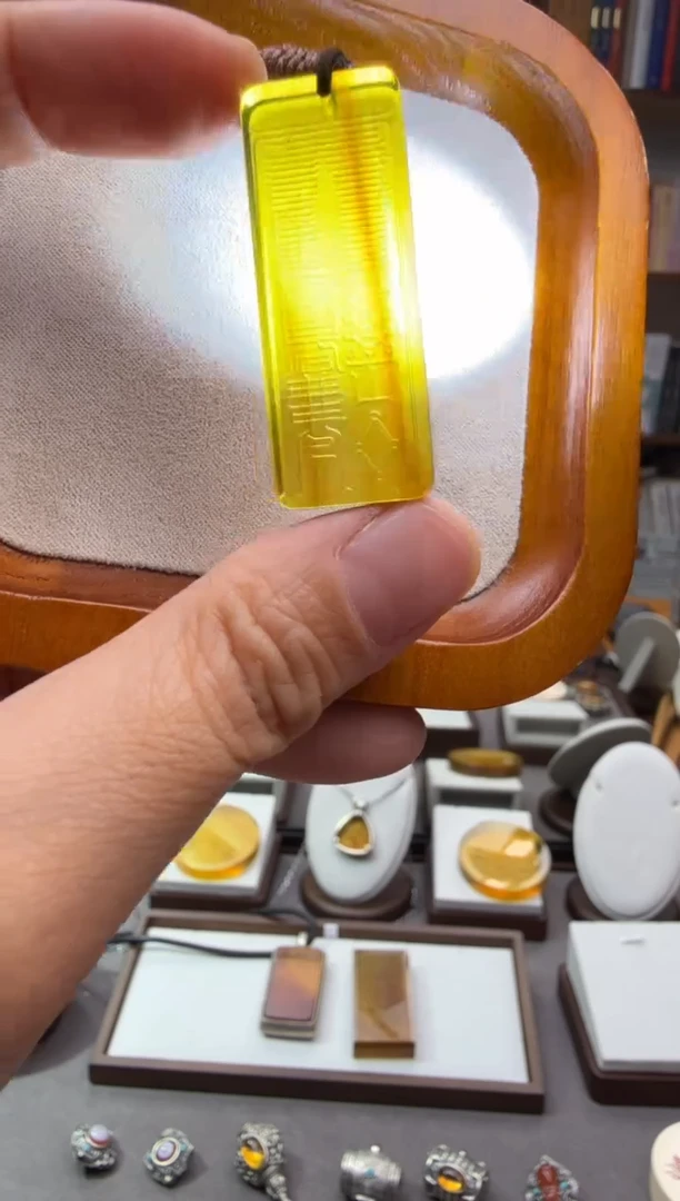 未镶嵌颈饰琥珀成功品吊坠
