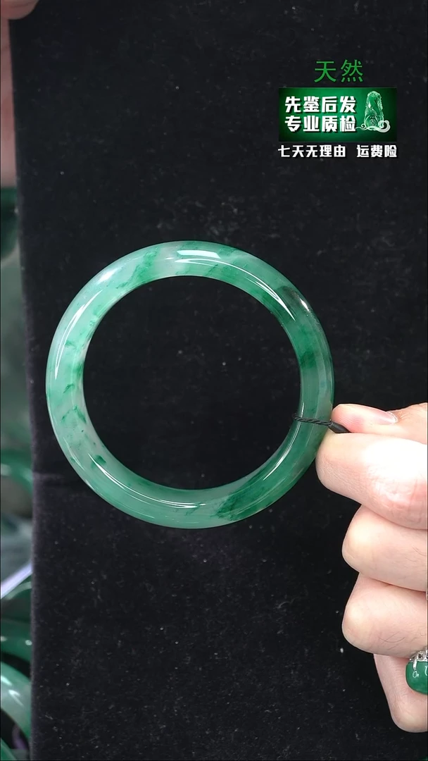 【闪购商品】石英质玉手镯未镶嵌59/60