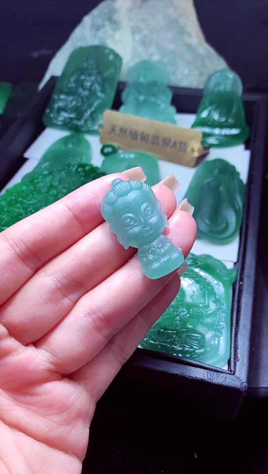 未镶嵌定制翡翠故*嚯天然翡翠A货吊坠 基地发货多样性发货其一