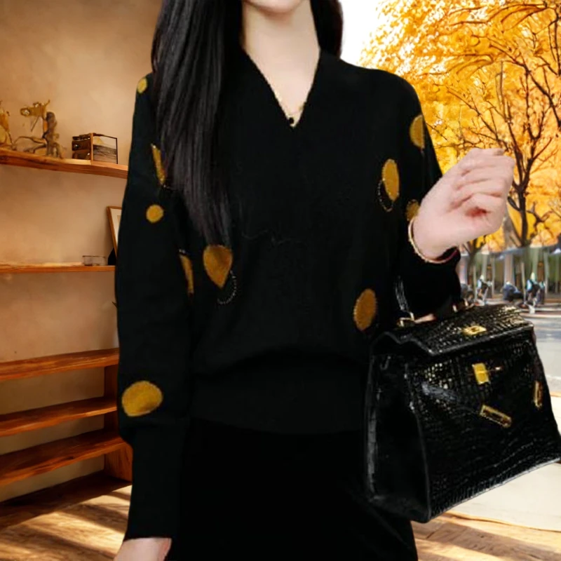 2025秋冬新款时尚气质V领针织衫大码女装宽松显瘦减龄打底毛衣女