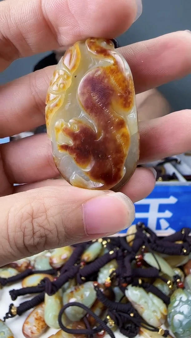 和田玉未镶嵌颈饰1