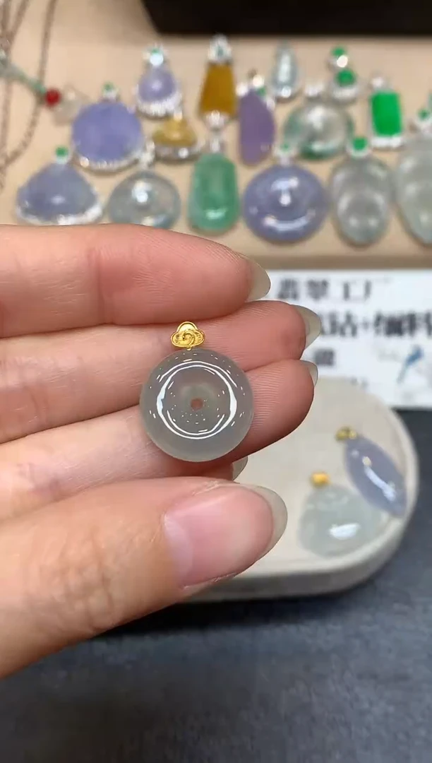 颈饰18K金镶嵌翡翠平安扣【无服务费