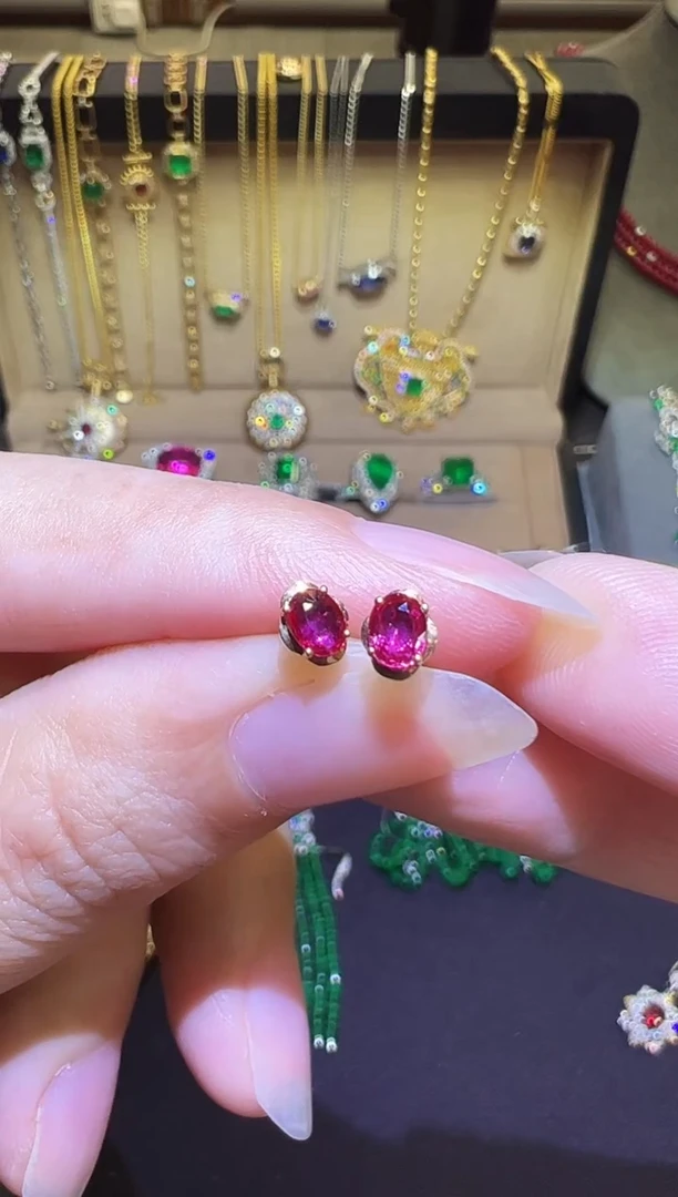 18K金镶嵌耳饰红宝石0.4ct无烧