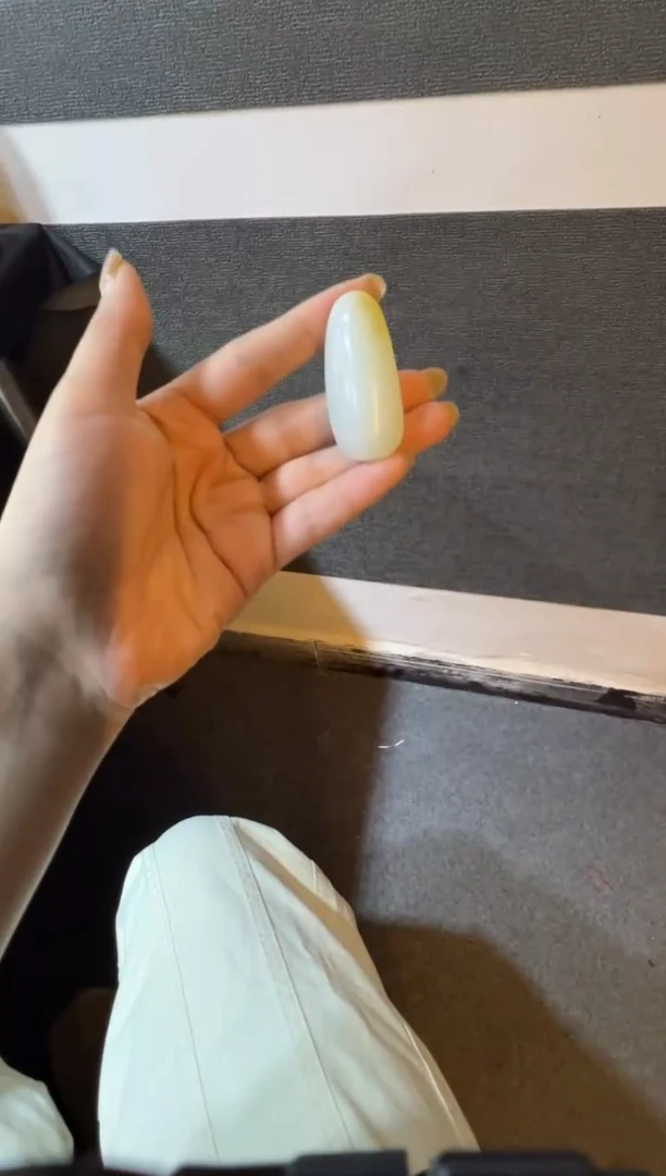吊坠(赠链)未镶嵌和田玉金山糖白吊坠（产地直发）