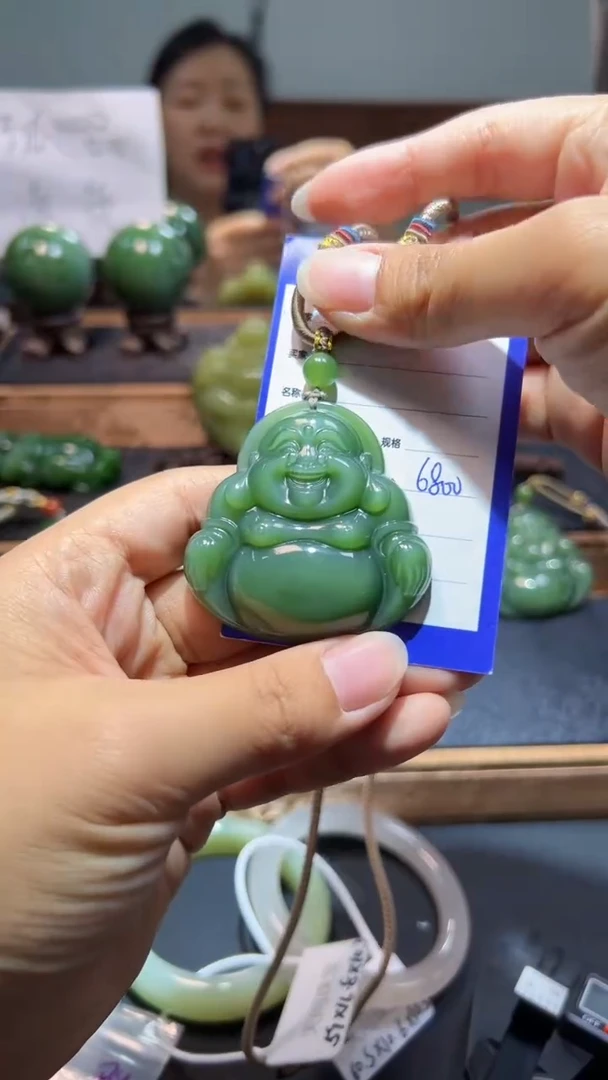 颈饰未镶嵌和田玉（碧玉）1