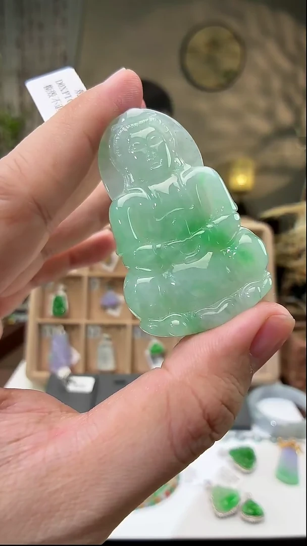 颈饰未镶嵌翡翠观音