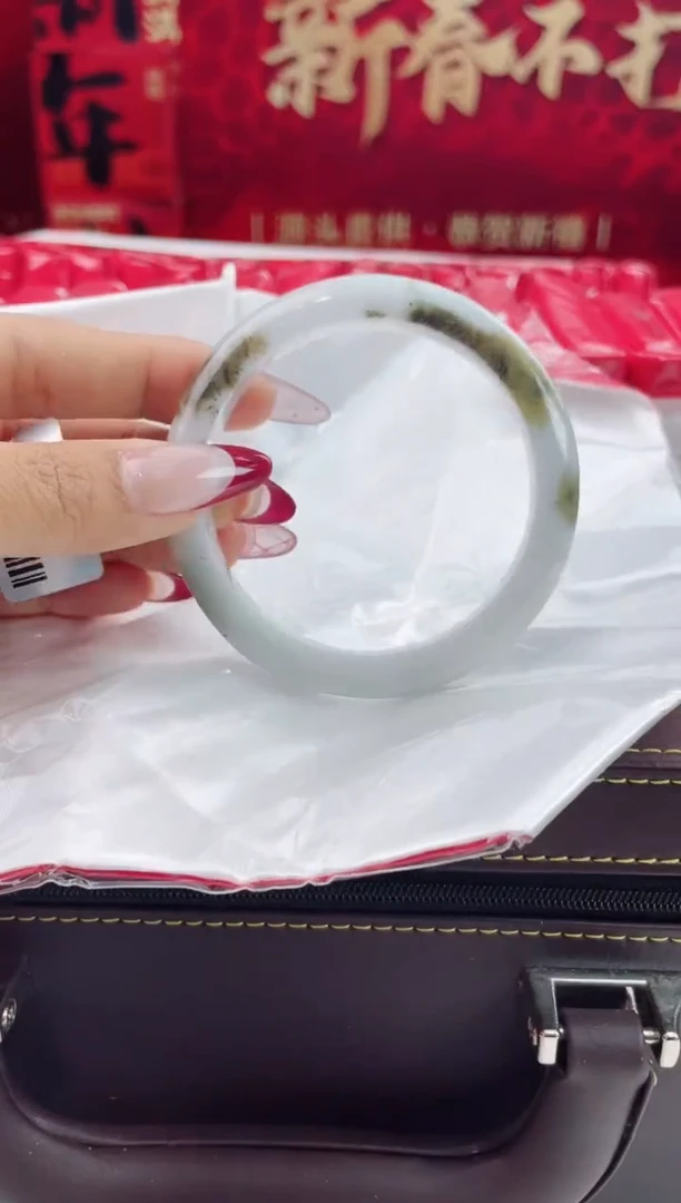 【闪购商品】翡翠手镯未镶嵌9翡翠手镯（微瑕）