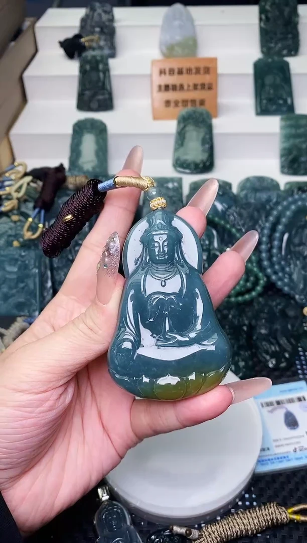 颈饰未镶嵌翡翠 1