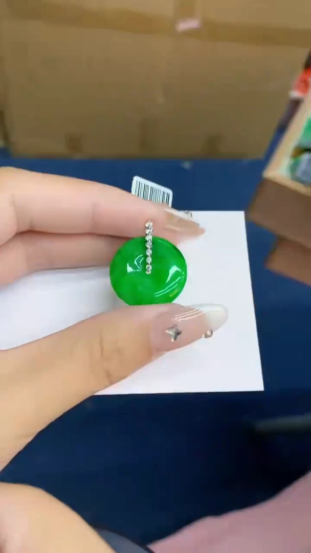 翡翠18K金镶嵌吊坠(不含链)1