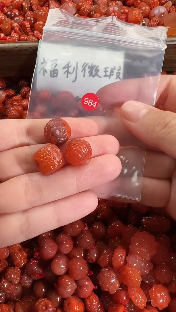 颈饰未镶嵌南红玛瑙1