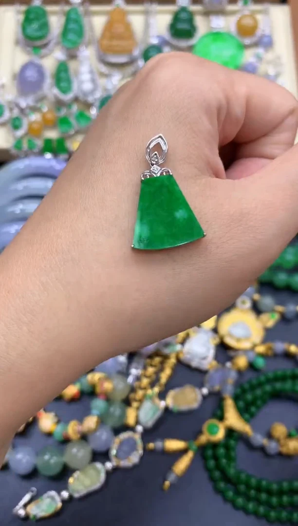 颈饰18K金镶嵌翡翠384-中国好珍宝