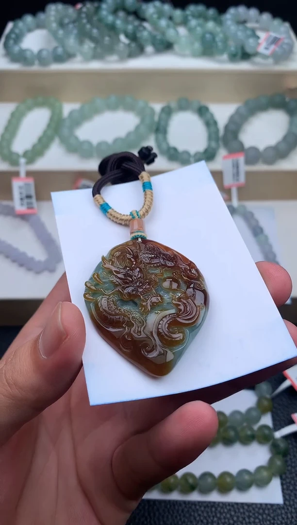 未镶嵌定制翡翠心**石龙牌
