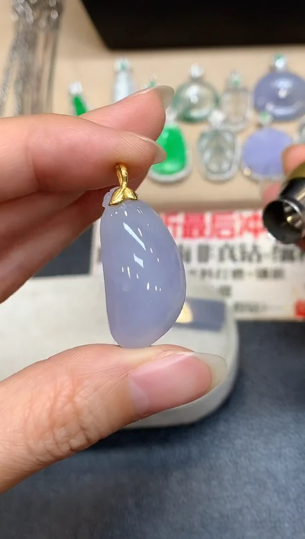 颈饰18K金镶嵌翡翠福瓜【无服务费