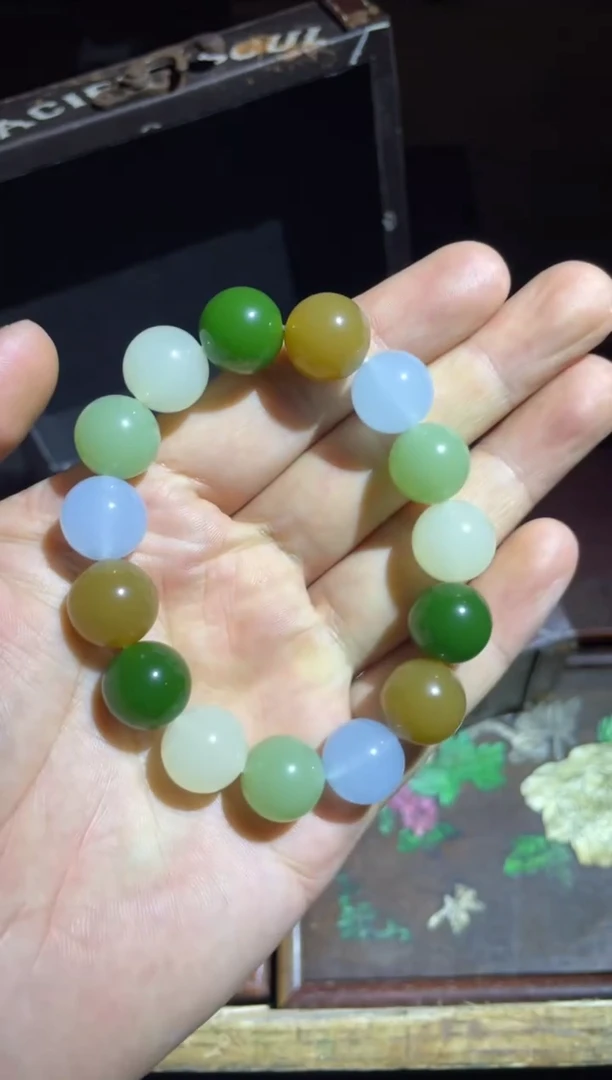 天然玉石未镶嵌颈饰  多宝手串1件