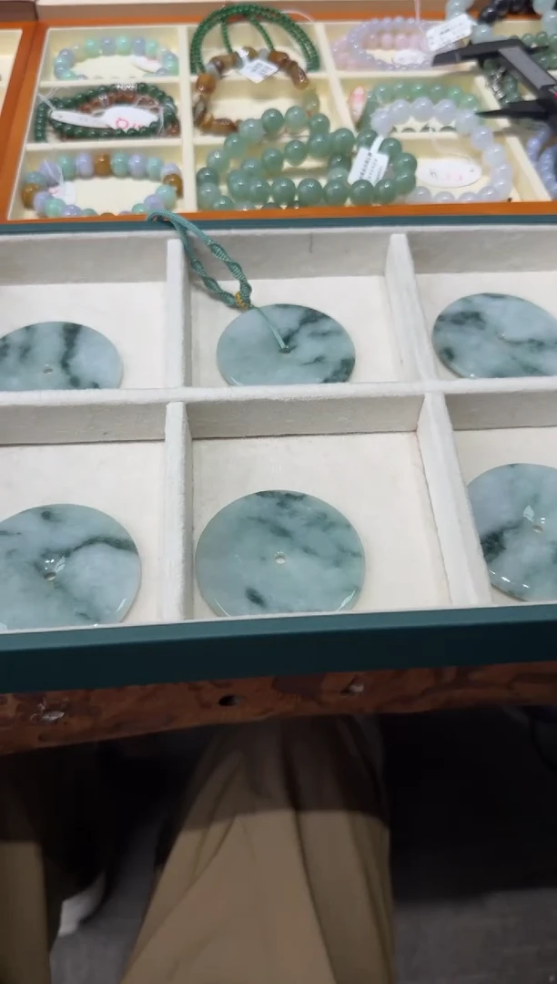 未镶嵌挂件翡翠A货翡翠多样性孤品发其一