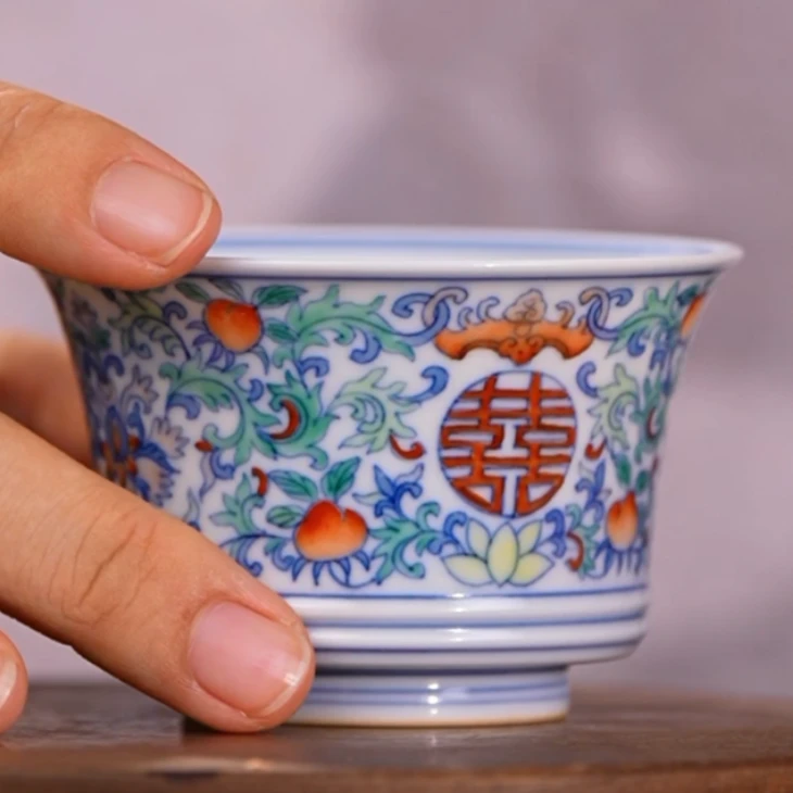涂杏花丨斗彩福禄寿喜马蹄杯    |周大乐优选