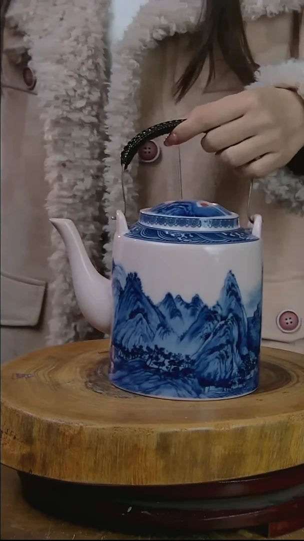 摆件陶红稀土山水铁壶