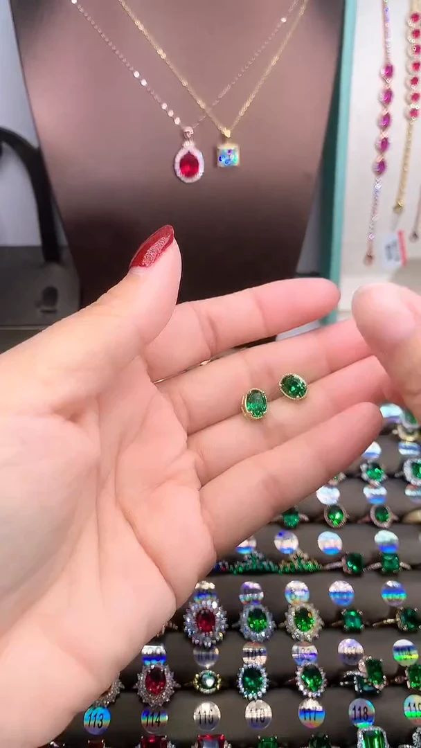 【闪购商品】透辉石耳饰银S925镶嵌金色6.8