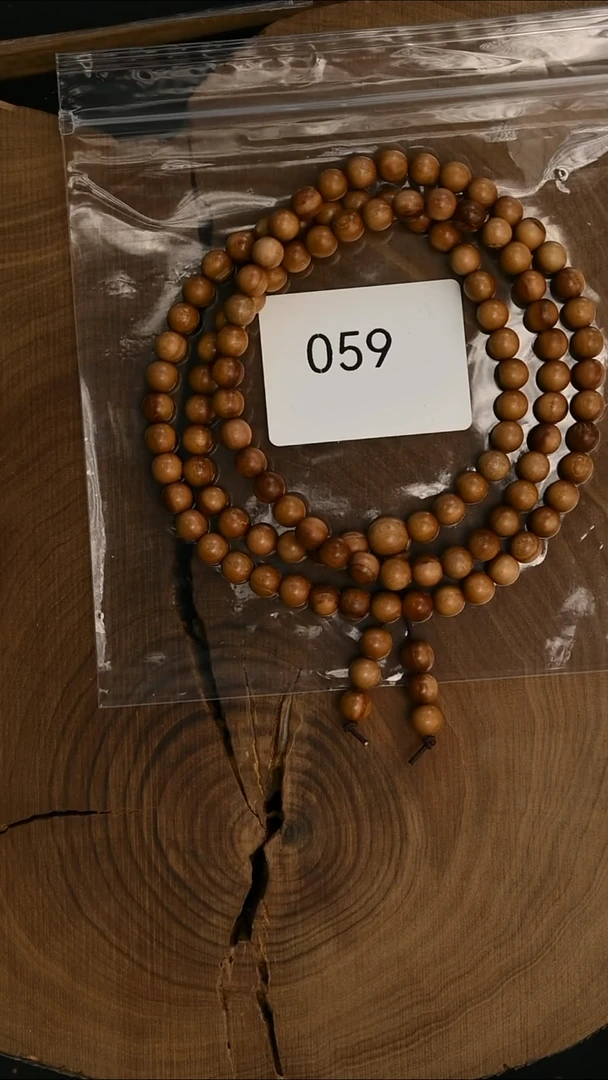 檀香木其他0.6*108顺纹多圈 留疤瑕疵串-6-059